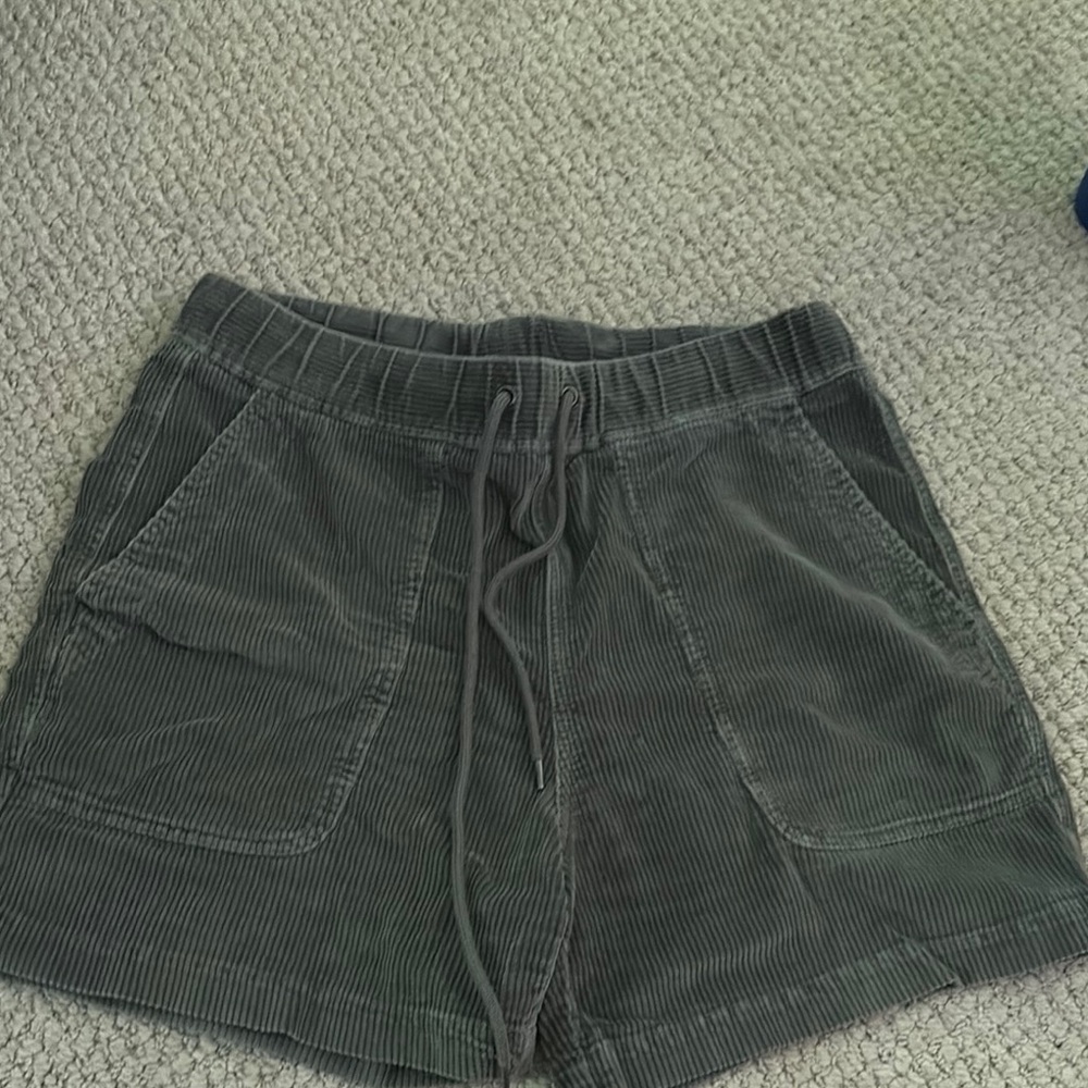James Perse Green Cargo Shorts with Relaxed Fit